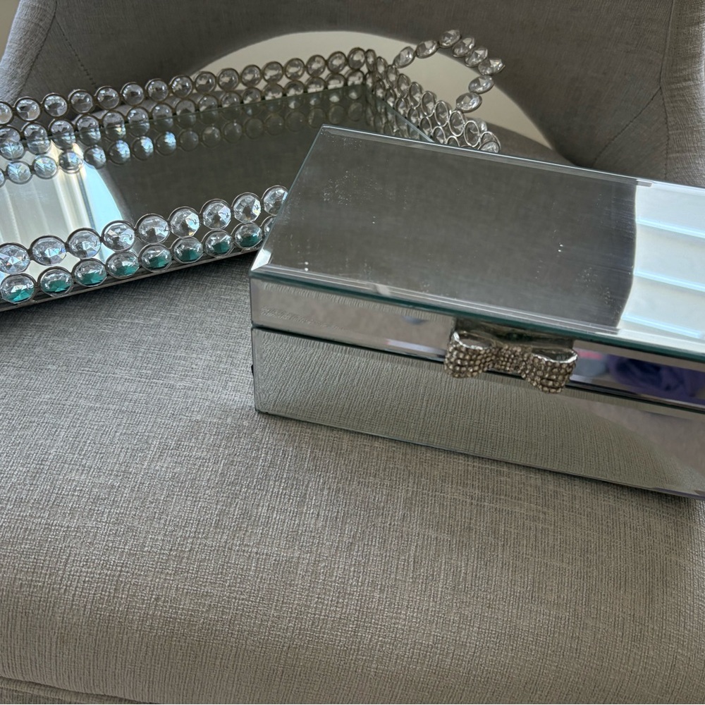 Silver Mirrored bundle! Jewelley box with Bow Accent and tray